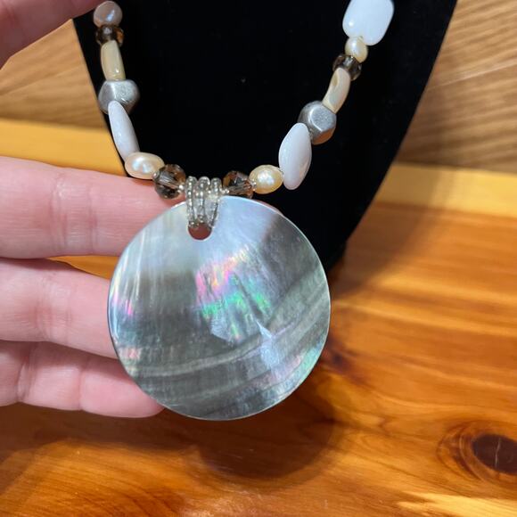 Lia Sophia Seascapes Mother Of Pearl Necklace & Earrings Set NEW Chunky Pearls - Picture 8 of 10